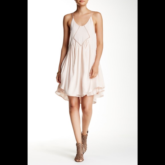Romeo & Juliet Couture Dresses & Skirts - Romeo & Juliet Couture blush cami dress